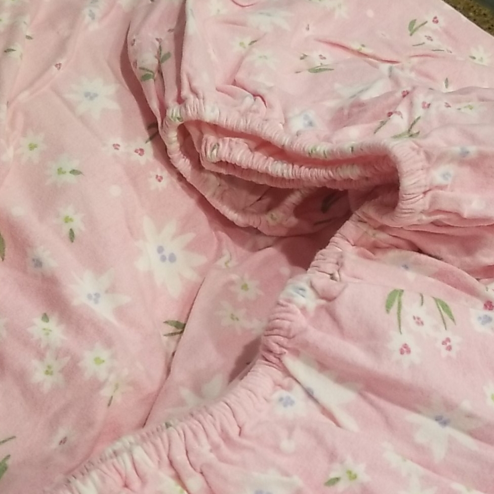 SOLD!!Pristine PB Kids Flower Flannel Sheet Set - Picture 5 of 8